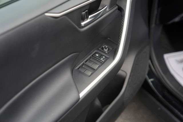 Used 2021 Toyota RAV4 XLE w/ Convenience Package image 29