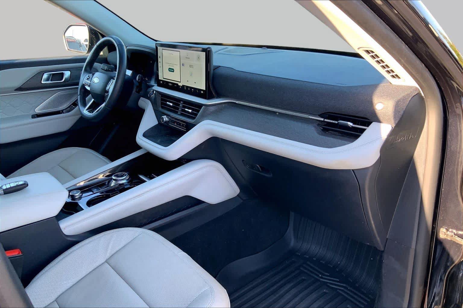 Certified 2025 Ford Explorer Platinum w/ Ultimate Package RWD image 18
