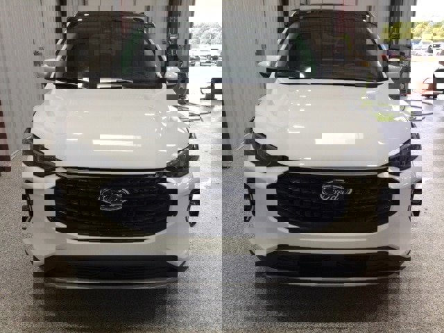 Certified 2023 Ford Escape Platinum w/ Premium Technology Package image 2