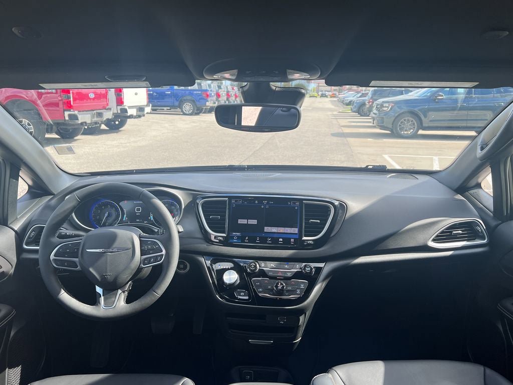 Used 2026 Chrysler Pacifica Select FWD image 31