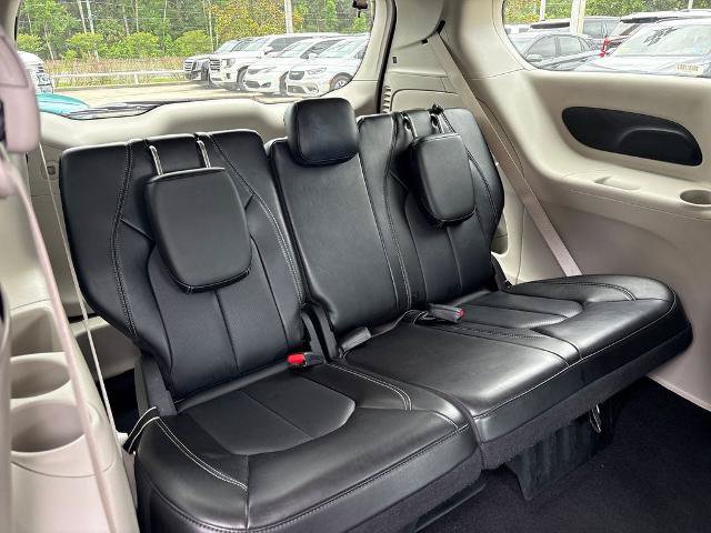 Used 2024 Chrysler Pacifica Touring-L FWD image 30