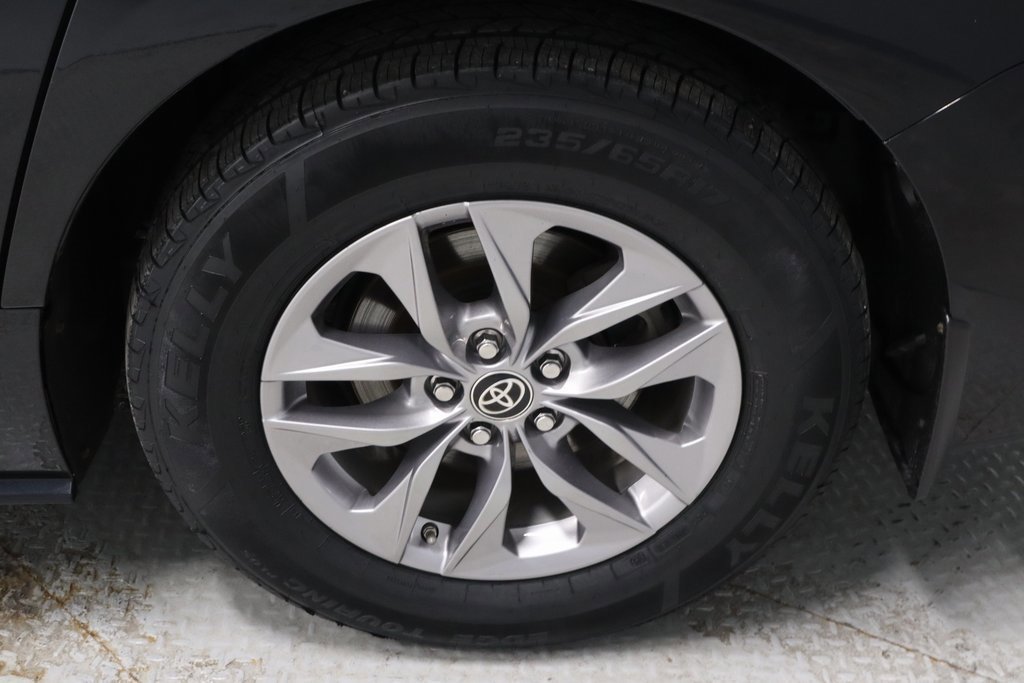 Used 2022 Toyota Sienna XLE w/ XLE Plus Package image 20