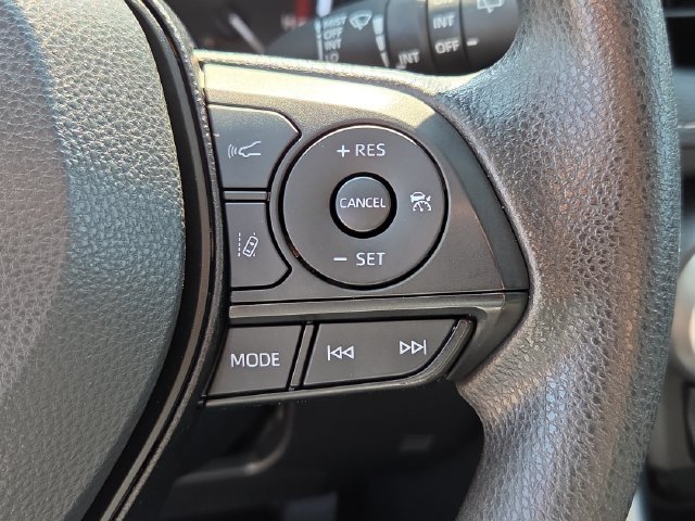 Used 2024 Toyota RAV4 XLE FWD image 21