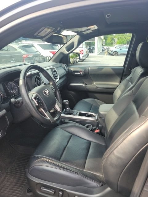 Used 2023 Toyota Tacoma Limited w/ Nightshade Package AWD/4WD image 3