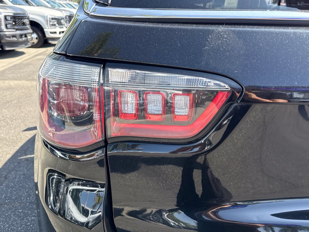 Used 2018 Jeep Compass Latitude w/ Popular Equipment Group FWD image 15