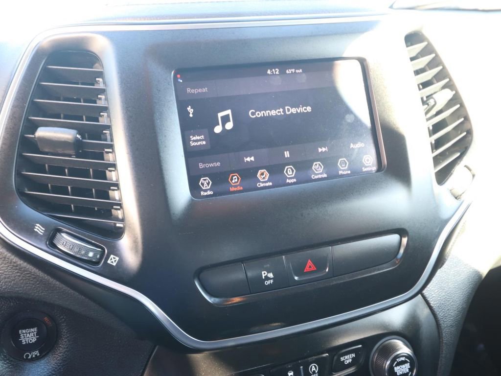 Used 2020 Jeep Cherokee Latitude Plus w/ Cold Weather Group image 21