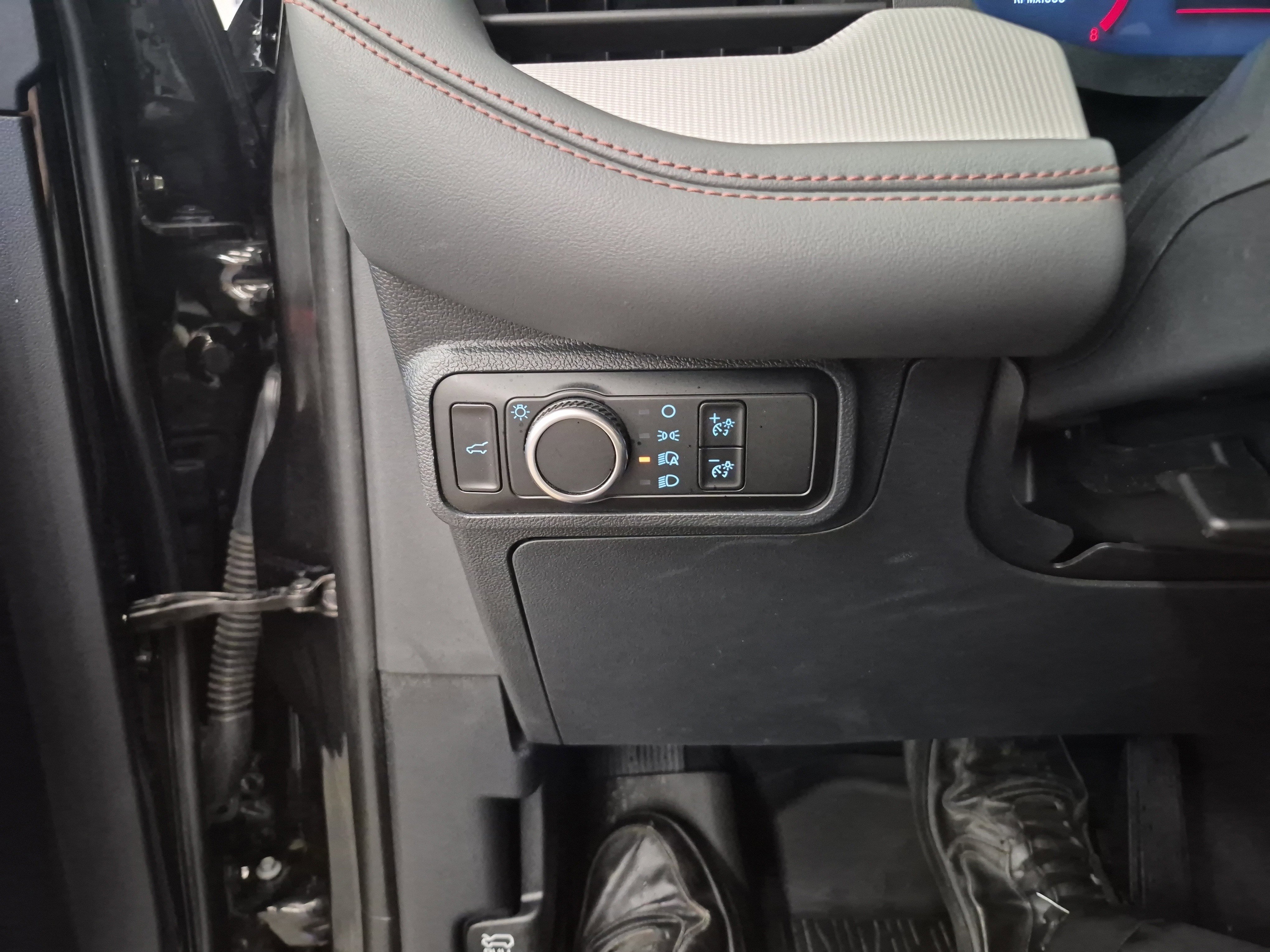 Certified 2025 Ford Explorer Active image 21