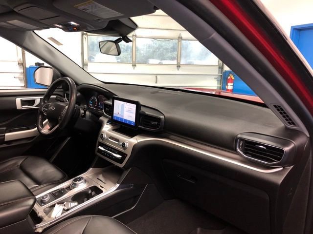 Certified 2021 Ford Explorer XLT w/ Equipment Group 202A image 12