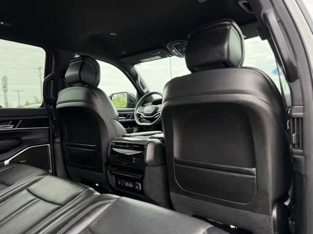 Used 2023 Jeep Wagoneer Series II AWD/4WD image 15