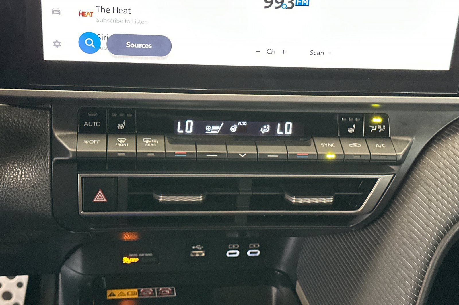 Used 2025 Toyota Camry SE w/ Multimedia Upgrade Package FWD image 20