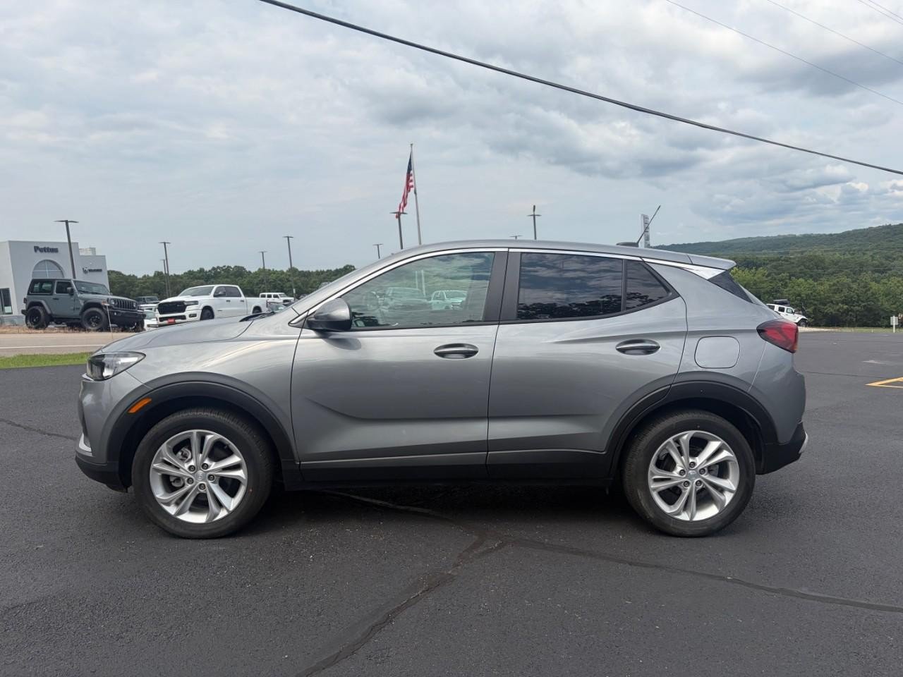 Used 2023 Buick Encore GX Preferred w/ Cold Weather Comfort Package FWD image 2