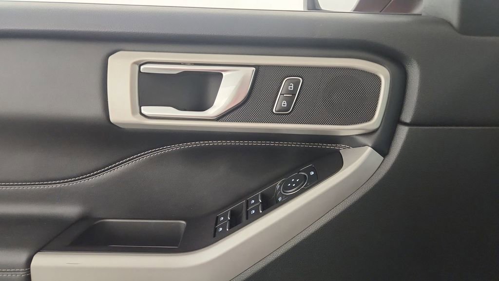 Certified 2024 Ford Explorer XLT image 16