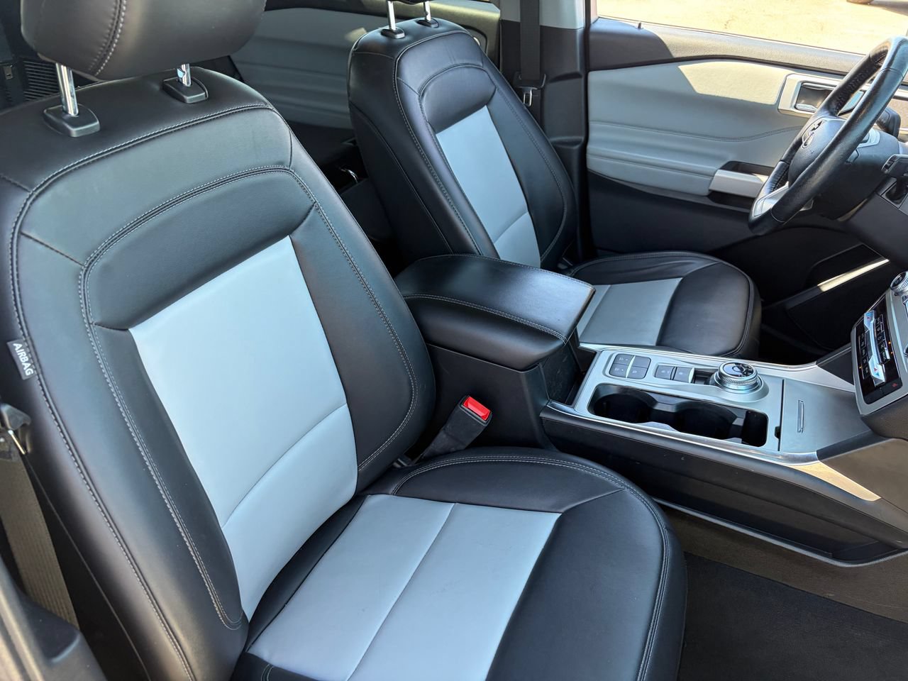 Certified 2022 Ford Explorer XLT w/ Equipment Group 202A RWD image 11
