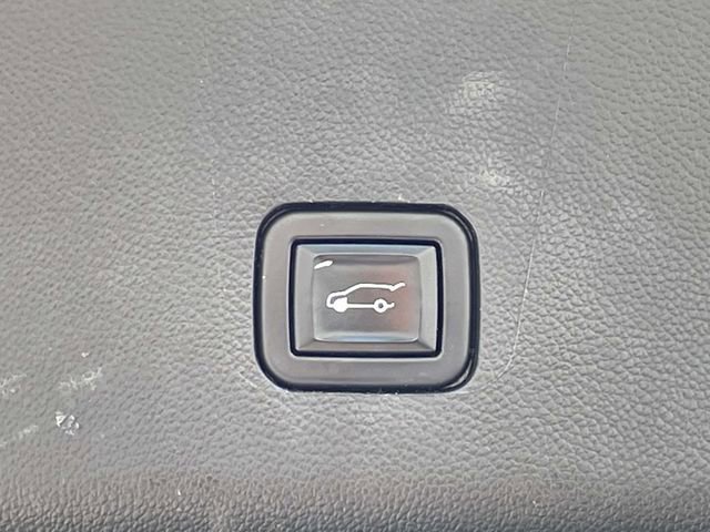 Used 2021 Chevrolet Traverse RS AWD/4WD image 13