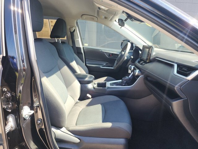 Used 2022 Toyota RAV4 LE AWD/4WD image 10
