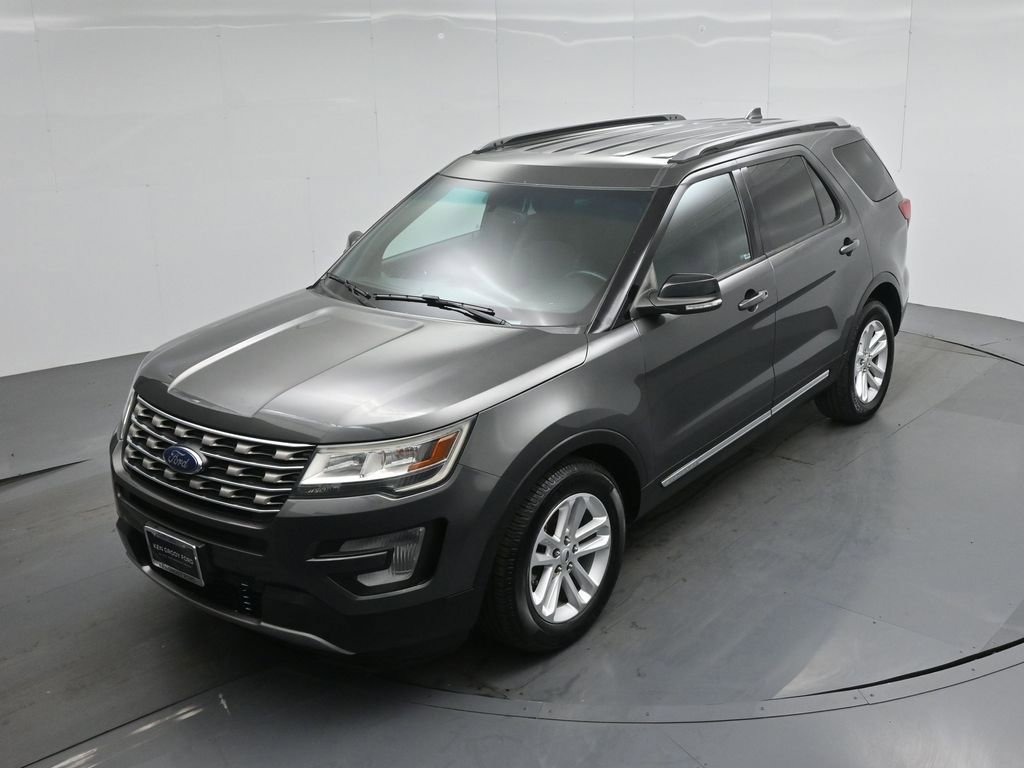 Certified 2017 Ford Explorer XLT w/ Equipment Group 202A image 39