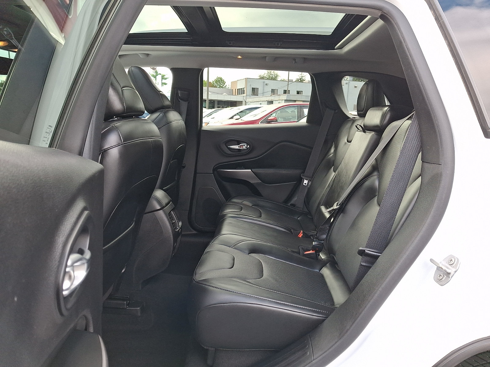 Used 2020 Jeep Cherokee Limited AWD/4WD image 10