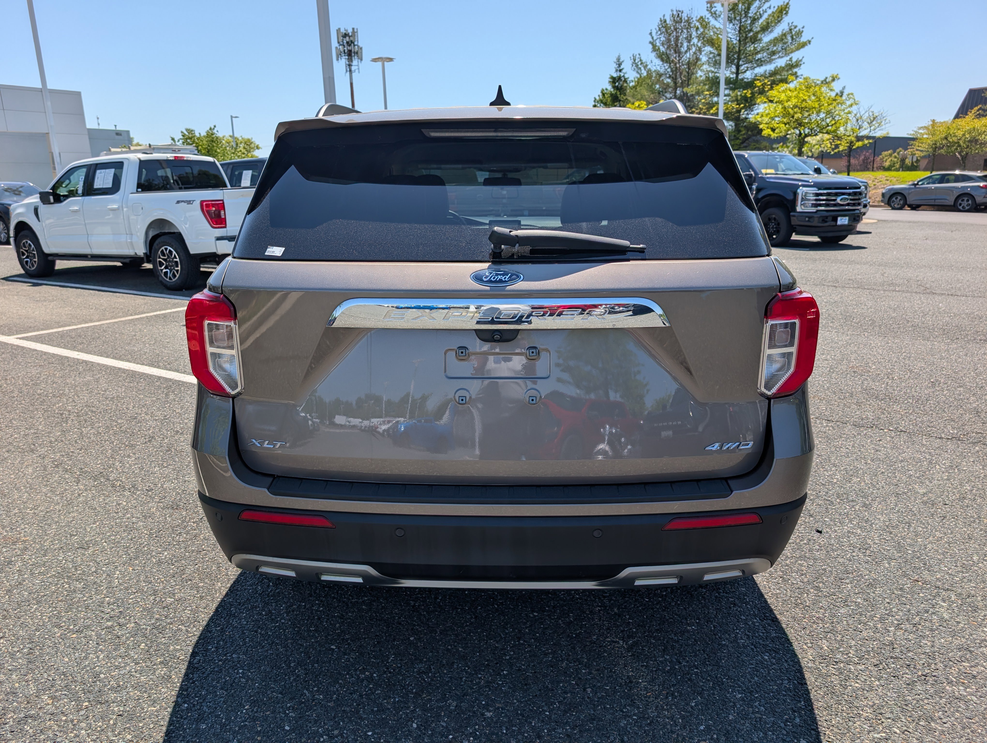 Certified 2021 Ford Explorer XLT w/ Equipment Group 202A AWD/4WD image 4