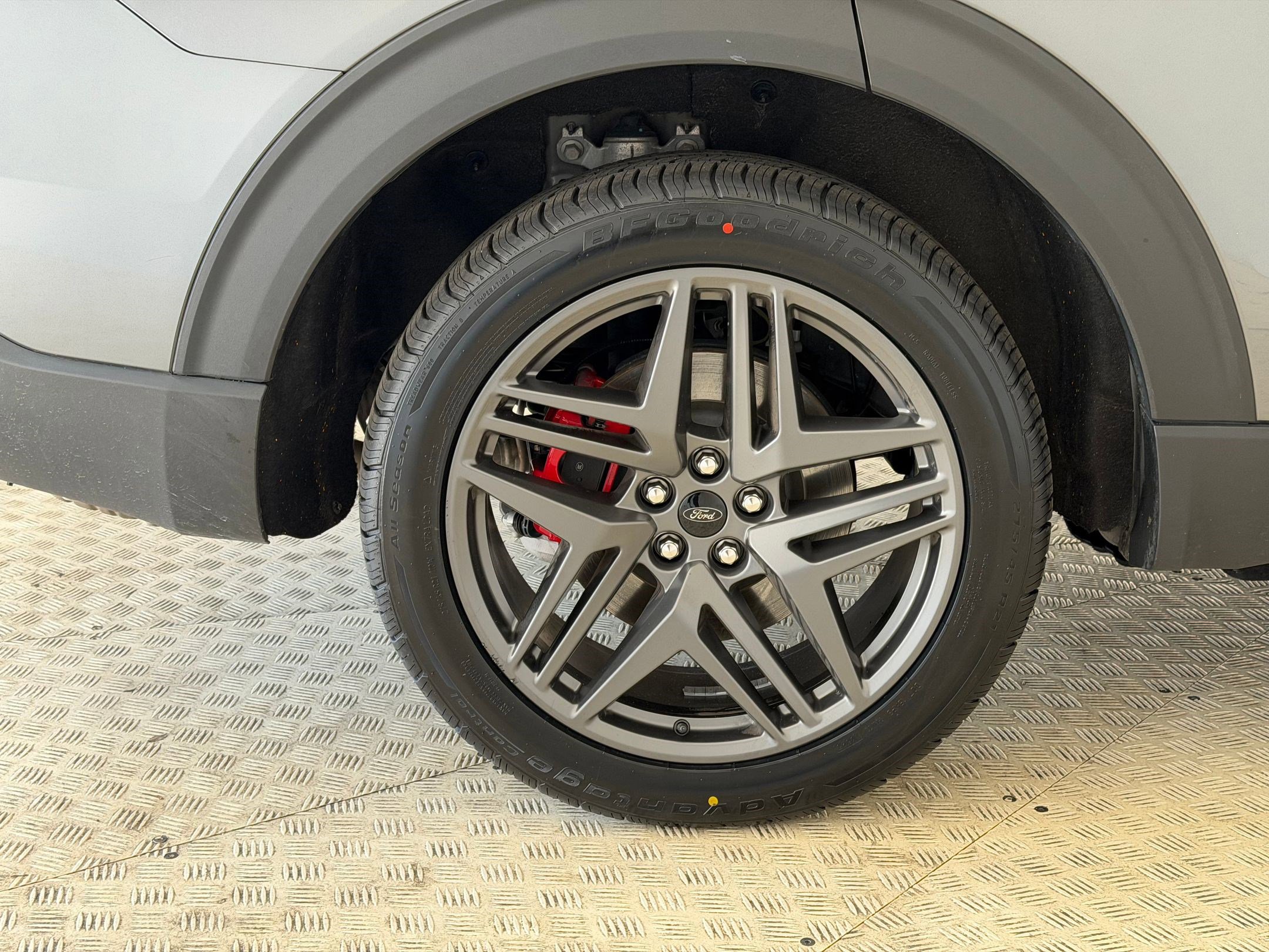 Certified 2025 Ford Explorer ST-Line w/ ST-Line Street Pack image 12