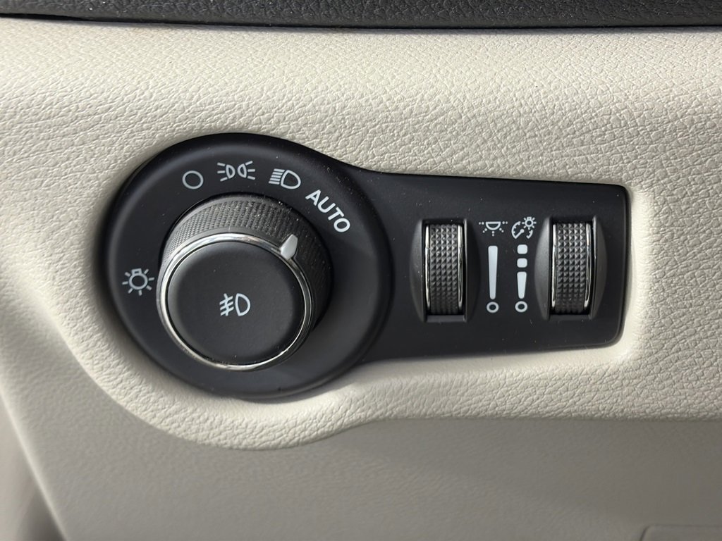 Used 2021 Chrysler Pacifica Touring-L image 23