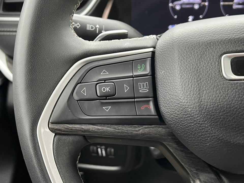 Used 2023 Jeep Grand Cherokee Limited w/ Luxury Tech Group II image 23