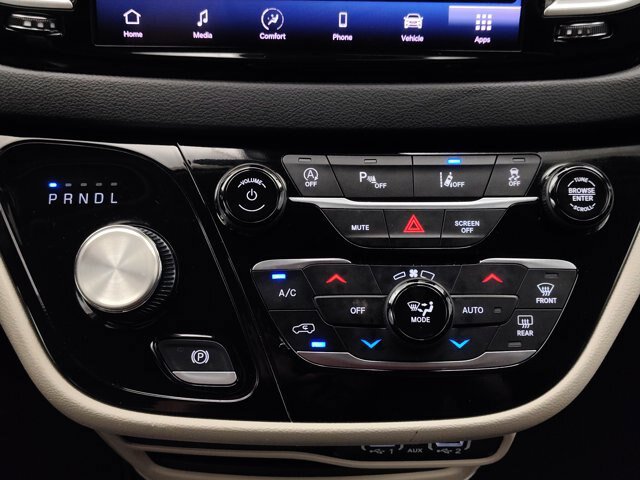 Used 2023 Chrysler Pacifica Touring-L FWD image 32