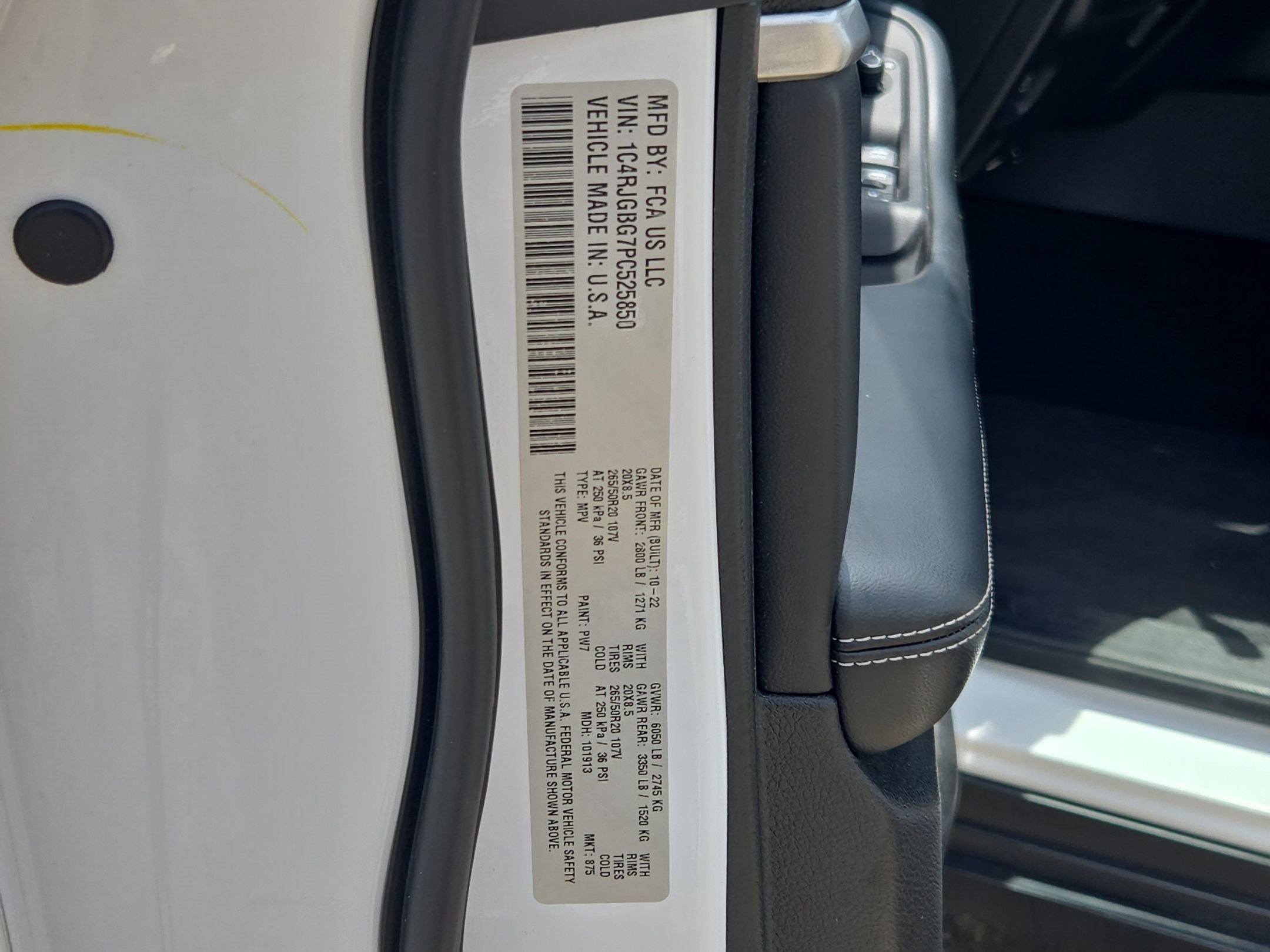 Used 2023 Jeep Grand Cherokee Limited w/ Black Appearance Package RWD image 35