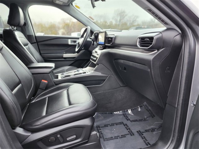 Certified 2022 Ford Explorer XLT w/ Equipment Group 202A image 11