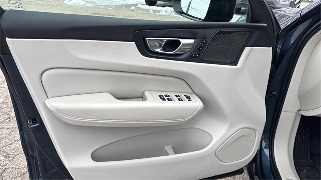 Used 2023 Volvo XC60 B5 Plus w/ Climate Package image 10