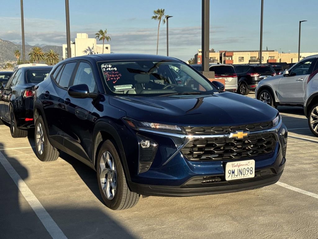 Used 2024 Chevrolet Trax LS w/ LS Convenience Package image 9