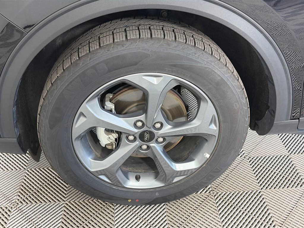 Certified 2025 Ford Escape ST-Line Select AWD/4WD image 8