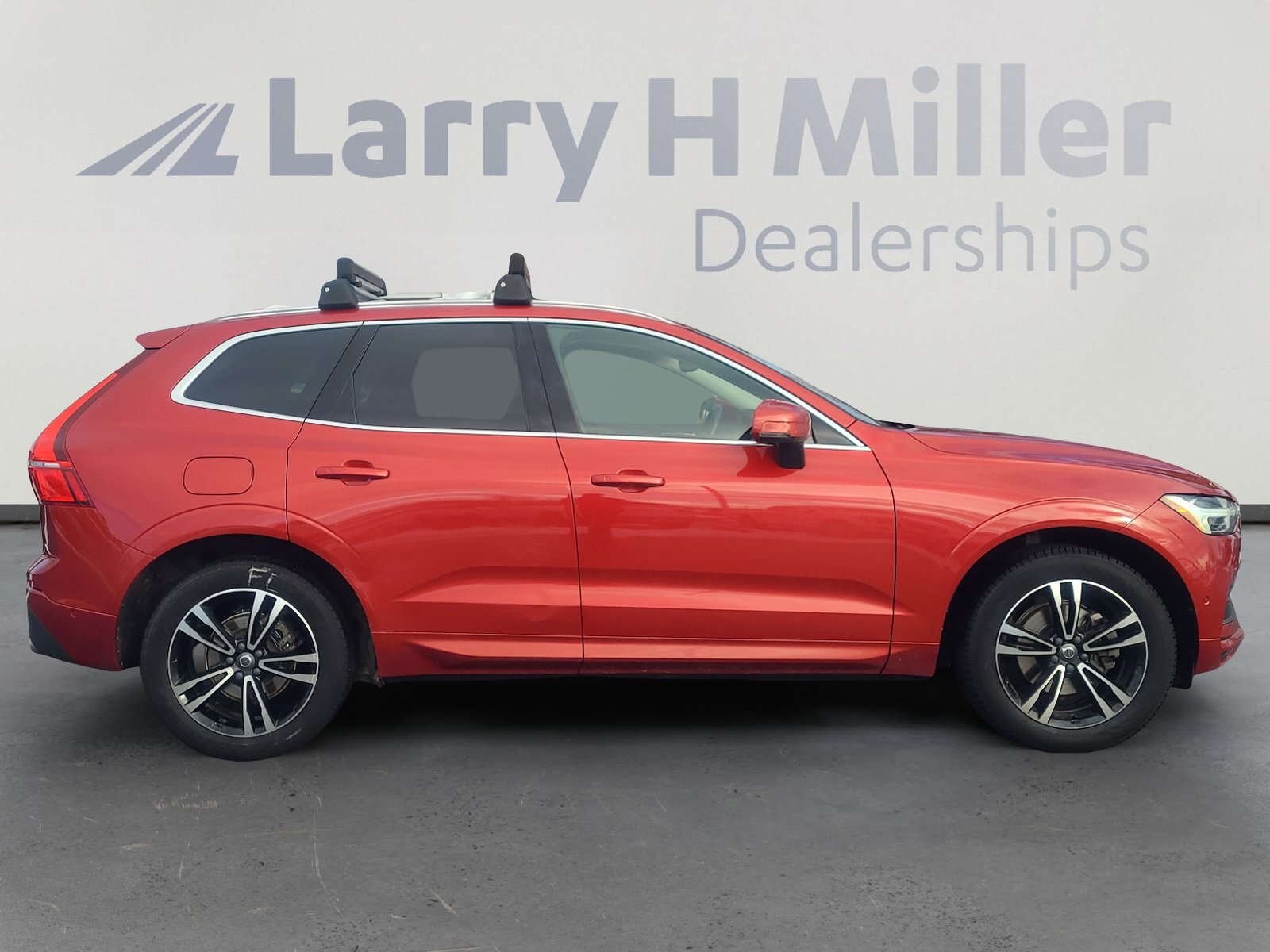 Used 2019 Volvo XC60 T5 Momentum w/ Premium Package image 6