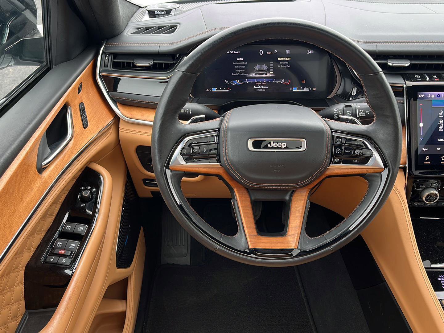 Used 2024 Jeep Grand Cherokee Summit image 21