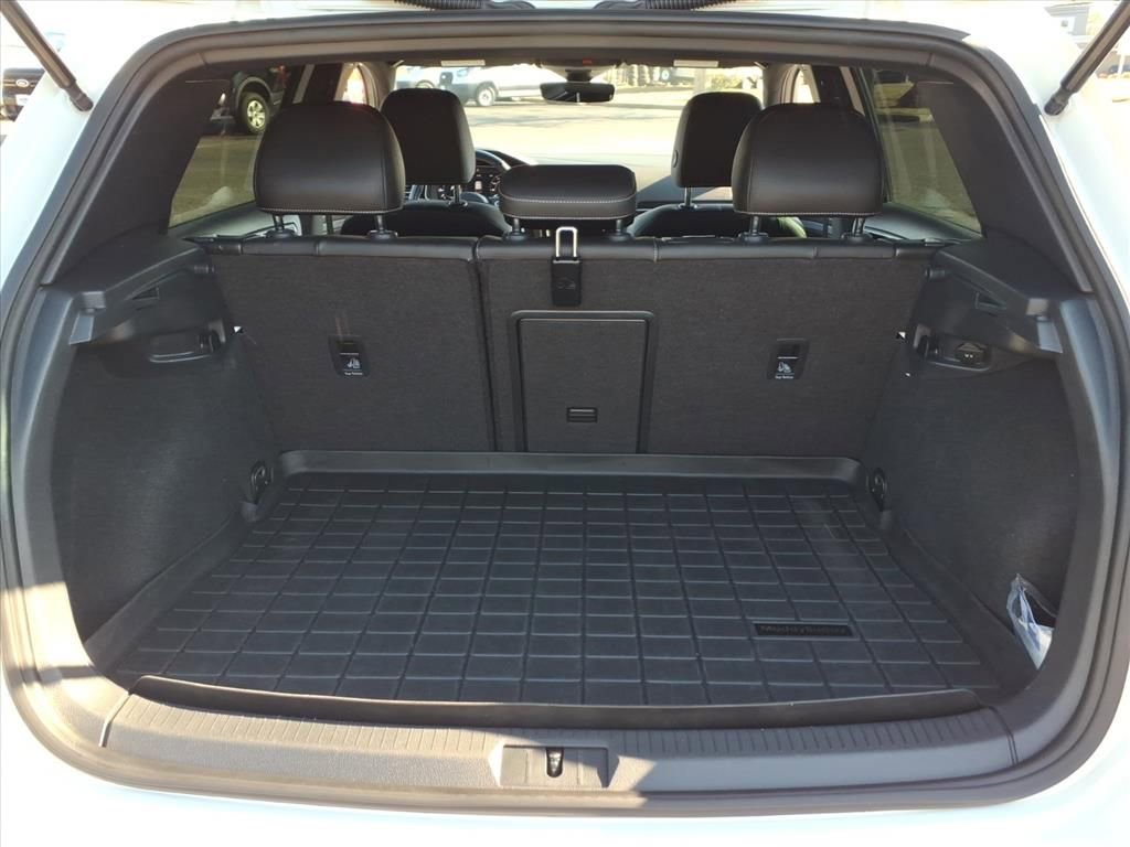 Used 2018 Volkswagen Golf R 4-Door image 14