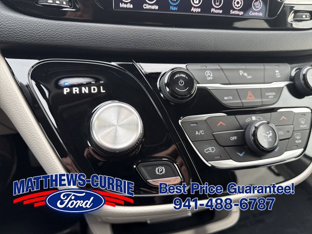 Used 2020 Chrysler Pacifica Touring-L FWD image 22