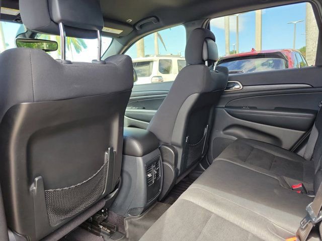 Used 2017 Jeep Grand Cherokee Laredo w/ Quick Order Package 23E AWD/4WD image 15
