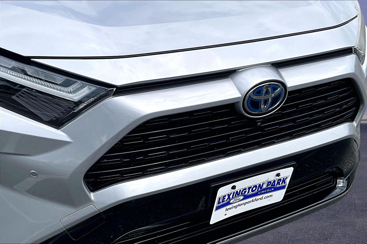 Used 2023 Toyota RAV4 XSE AWD/4WD image 33