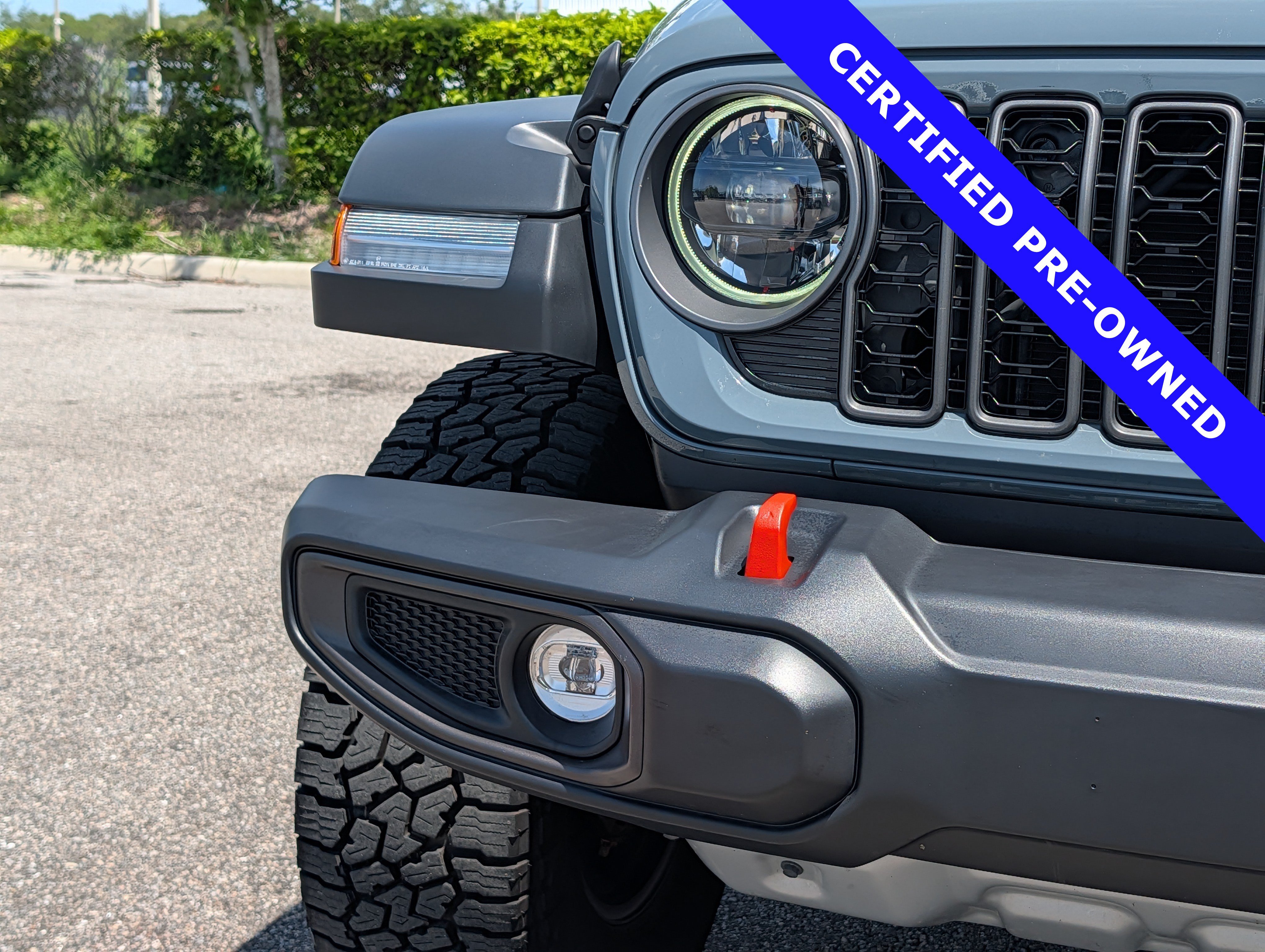 Used 2025 Jeep Gladiator Mojave w/ Convenience Group AWD/4WD image 10