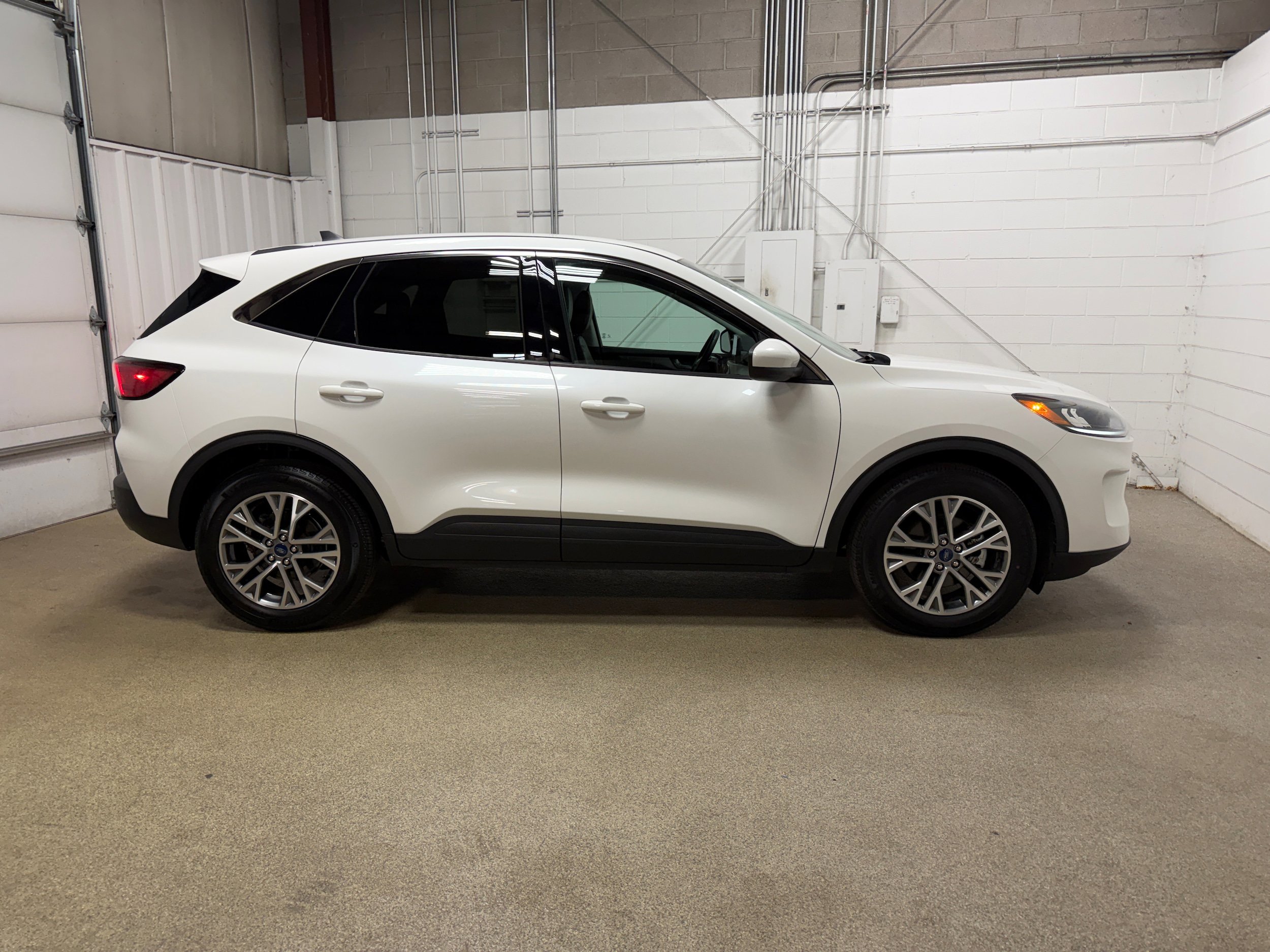 Certified 2022 Ford Escape SEL w/ Technology Package AWD/4WD image 6