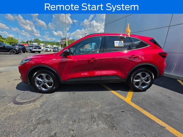 Certified 2025 Ford Escape ST-Line w/ Tech Pack #1 AWD/4WD image 4