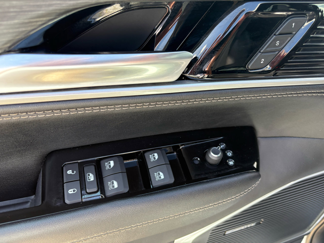 Used 2024 Jeep Wagoneer L Series II w/ Flexible Seating Group image 14