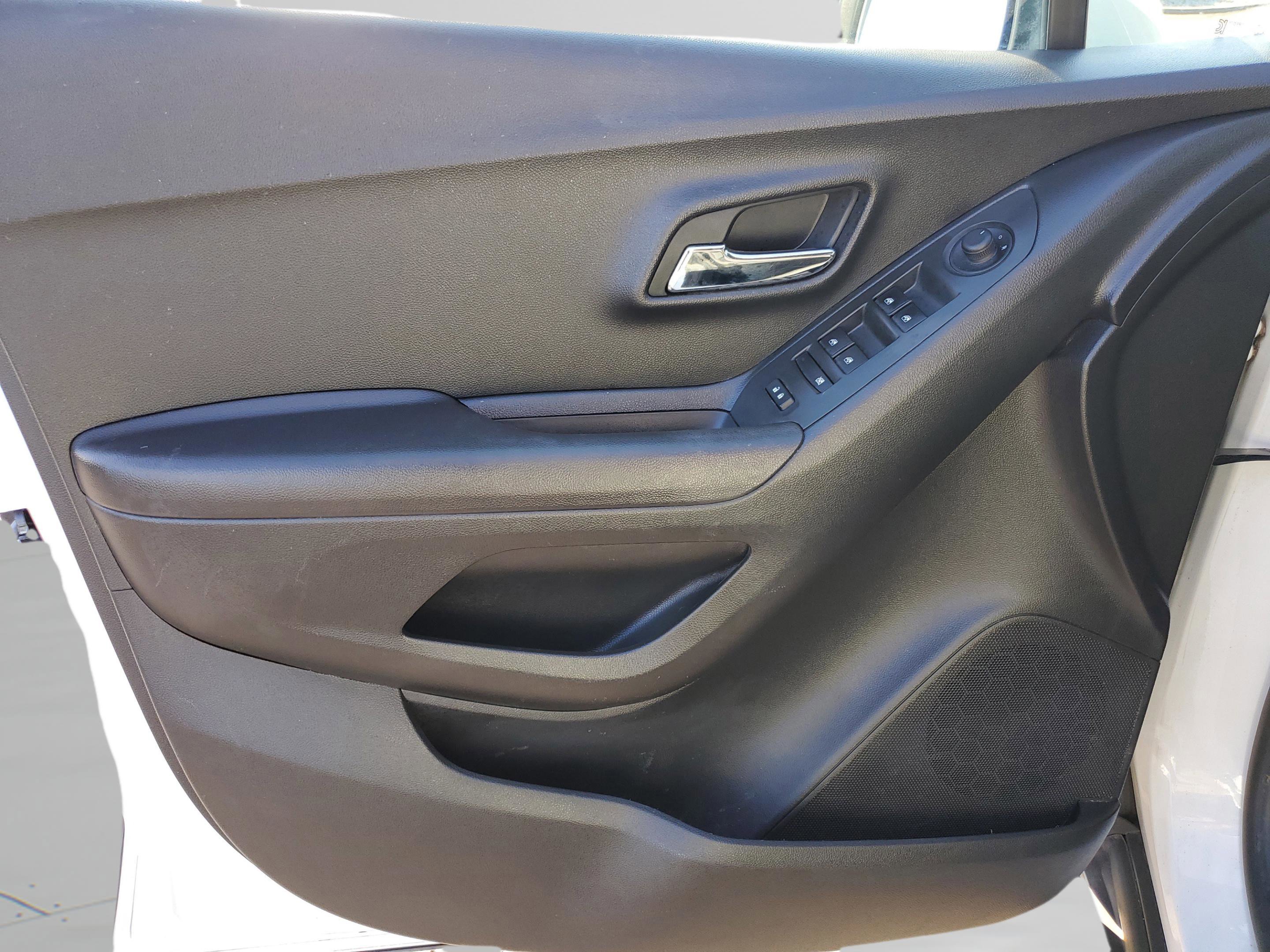 Used 2020 Chevrolet Trax LS w/ Tint and Cruise Package image 20