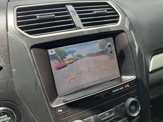 Certified 2018 Ford Explorer XLT w/ Equipment Group 202A FWD image 24
