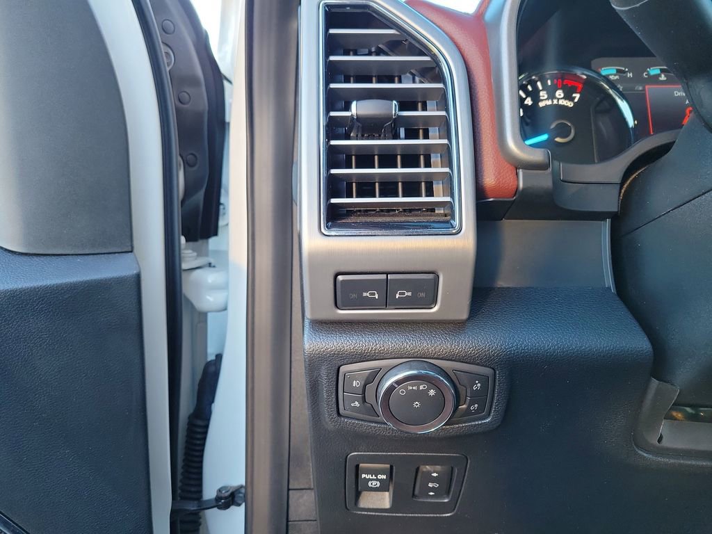 Certified 2019 Ford F150 Platinum w/ Equipment Group 701A Luxury image 21