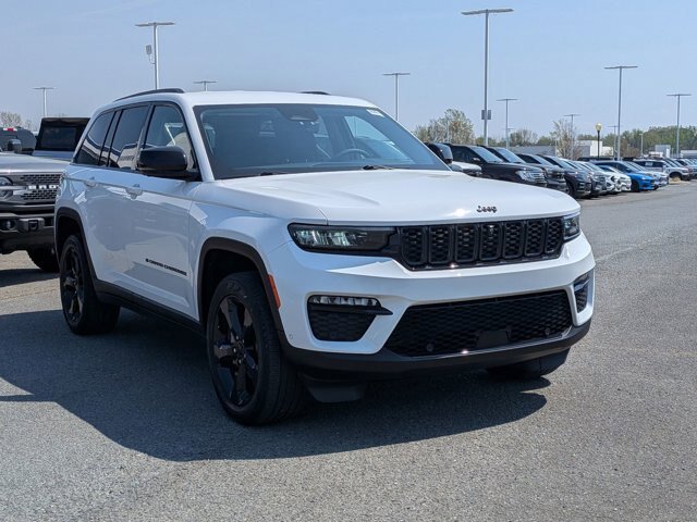 Used 2023 Jeep Grand Cherokee Limited w/ Luxury Tech Group II AWD/4WD image 2