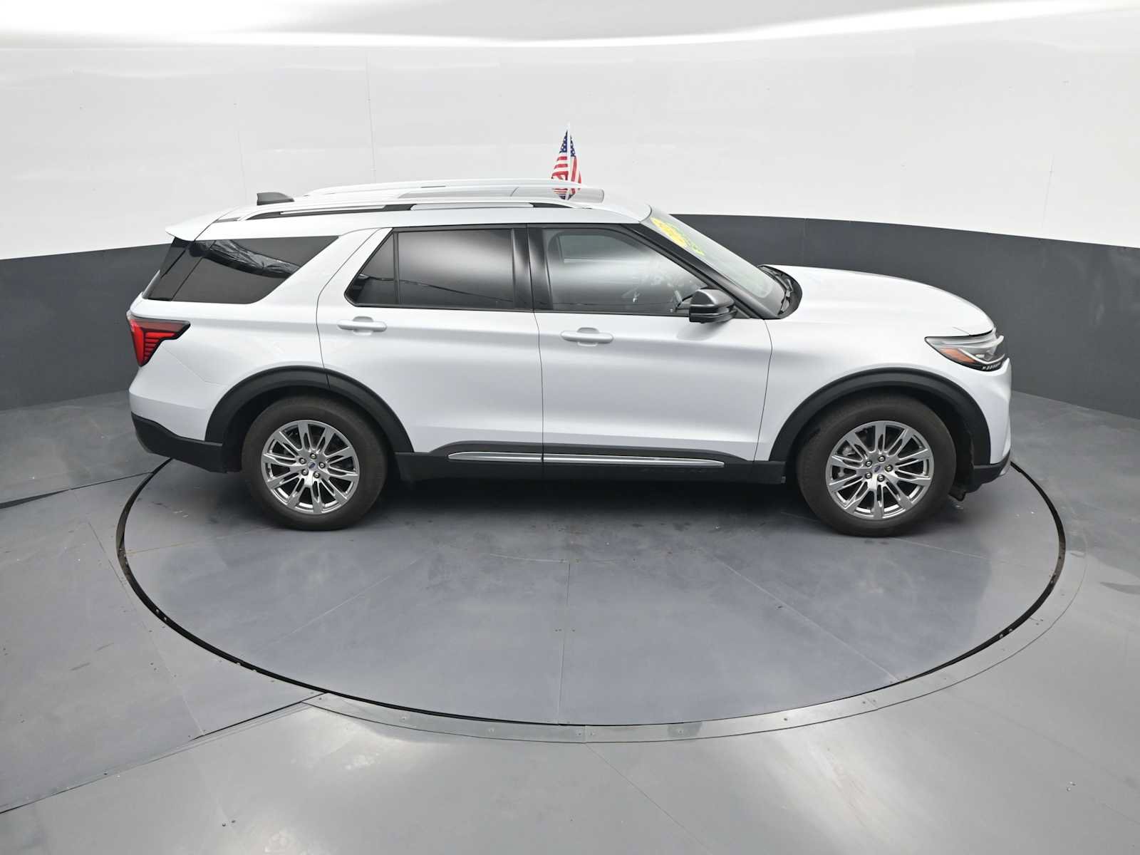 Certified 2025 Ford Explorer Platinum RWD image 40