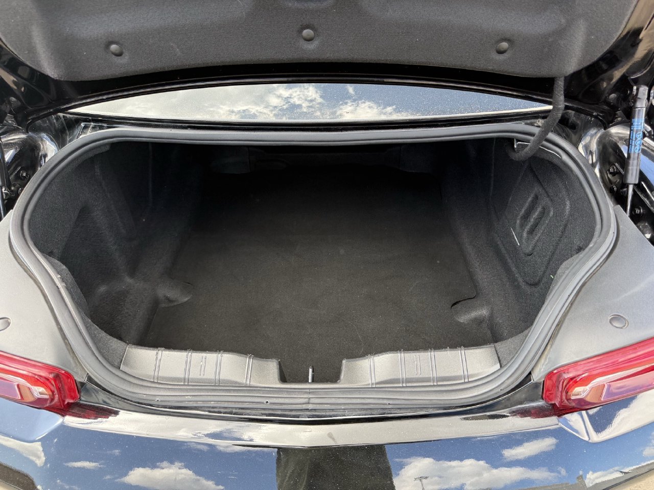 Used 2024 Chevrolet Camaro LT RWD image 28