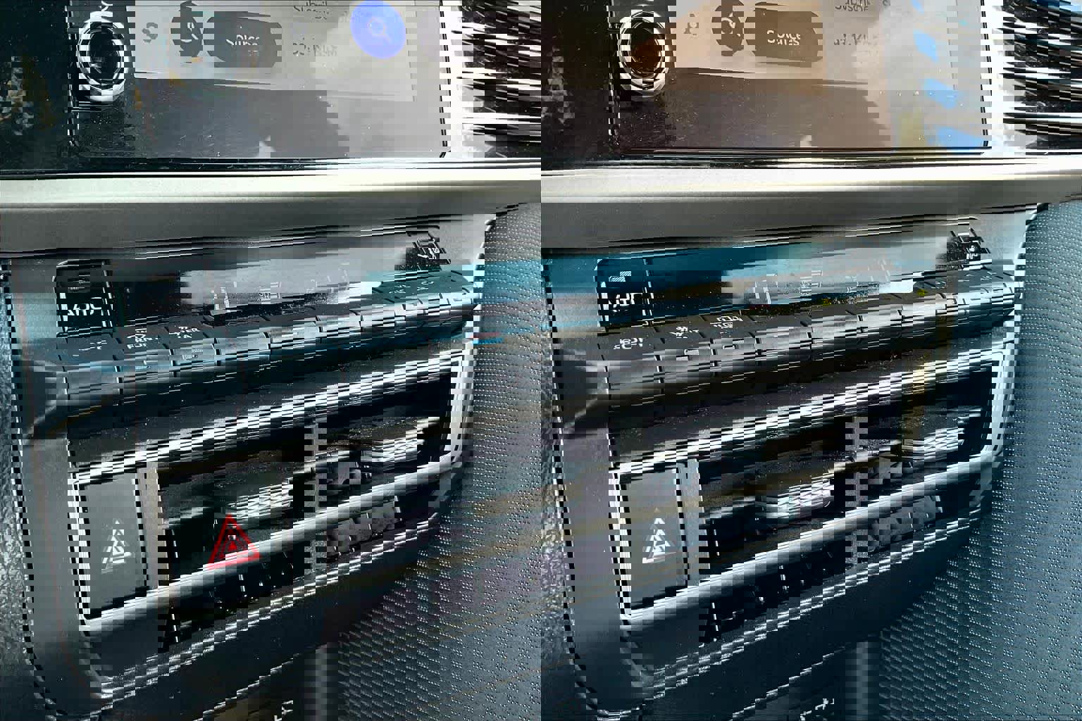 Used 2025 Toyota Camry SE image 31