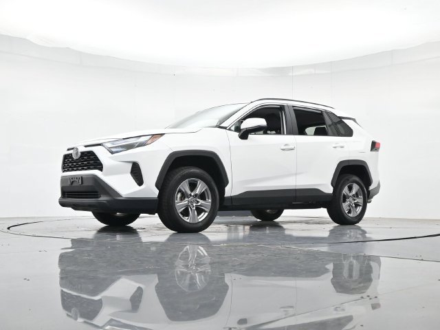 Used 2024 Toyota RAV4 XLE FWD image 37