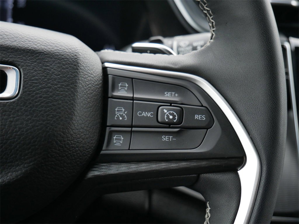 Used 2024 Jeep Grand Cherokee Altitude image 18